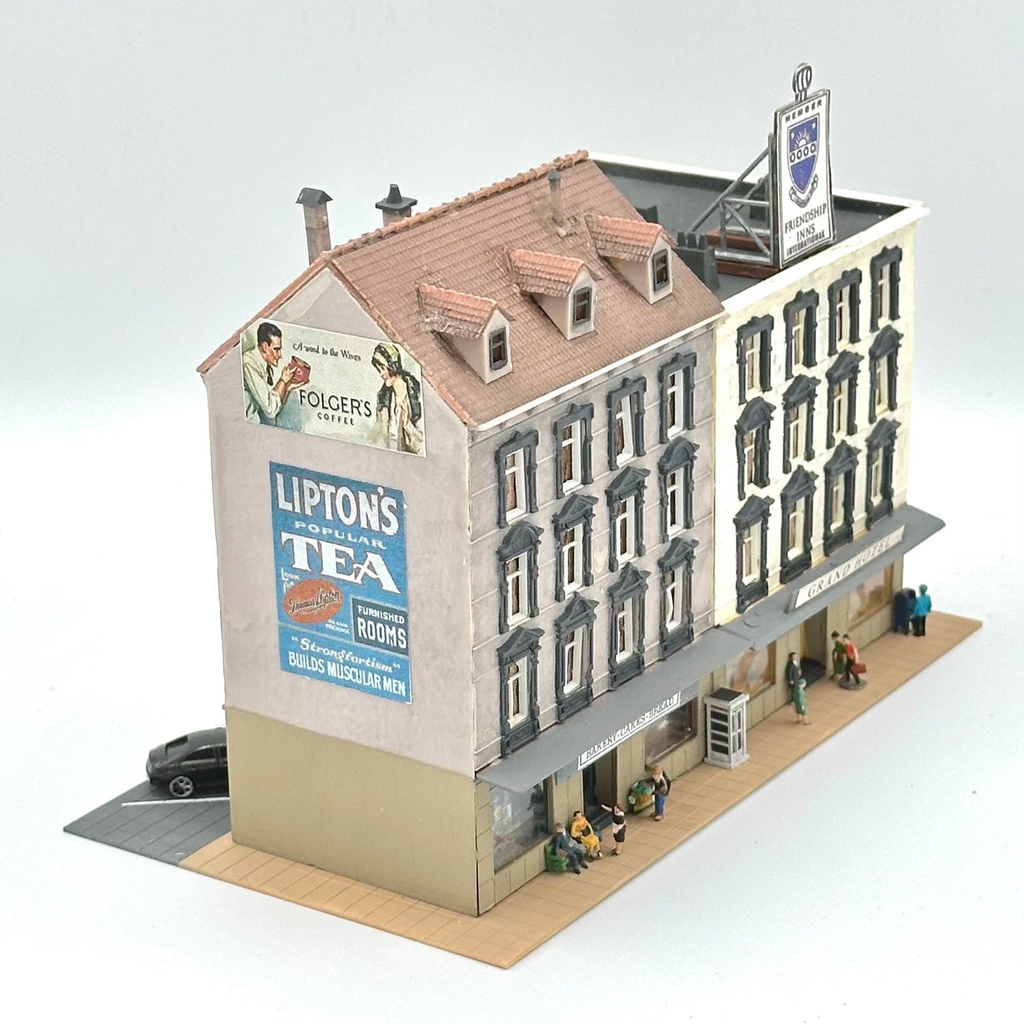 Pola N Scale Custom Weathered "Grand Hotel" Fully Assembled New Diorama