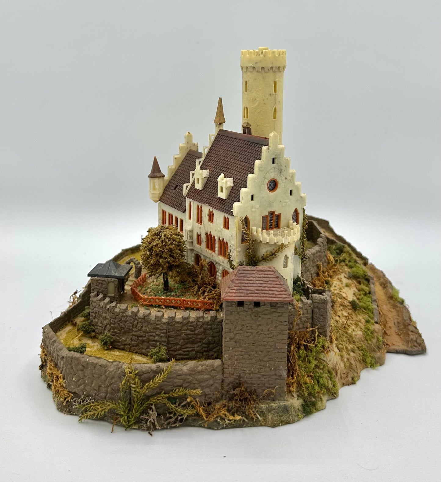 Very Rare Kibri Z Scale Lichtenstein Castle Custom Painted/Weathered Fully Assembled