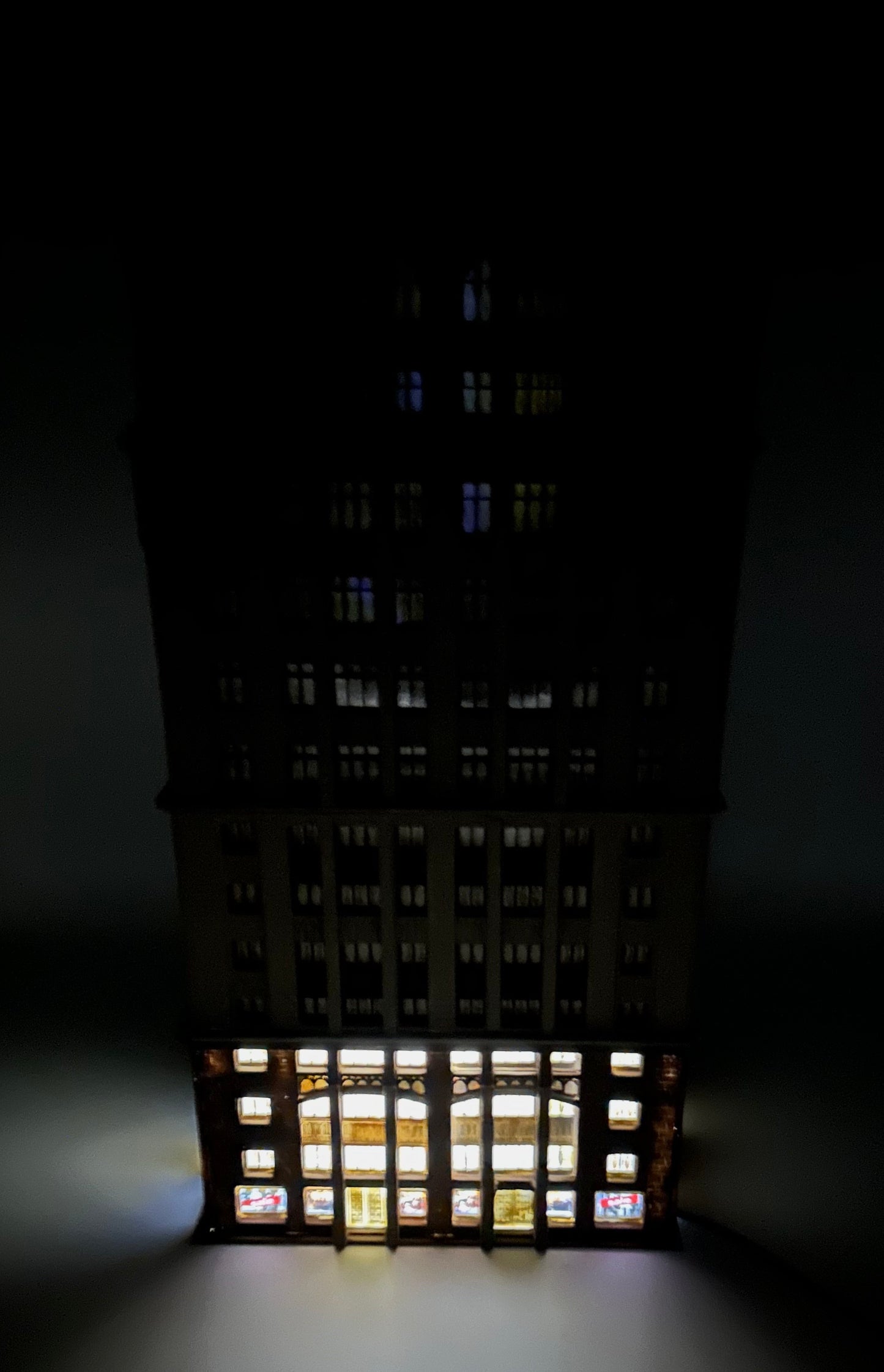 CWM N Scale Apartment/Condo 15-Story Custom Painted Tower Block  Lighted,