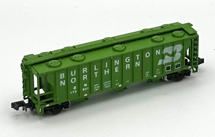 Con-Cor N Scale  Burlington Northern 3 bay Covered Hopper BN 173931 Roof Walkway