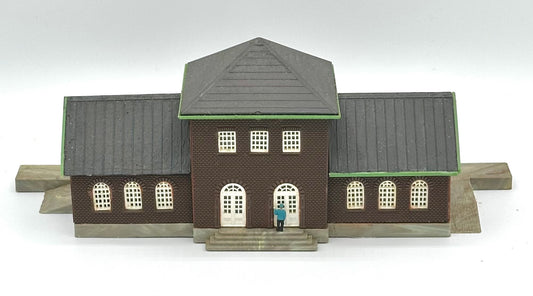 Heljan Con-Cor B640 N Scale Train Station Custom Painted Fully Assembled Lighted