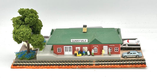 Bachmann N Scale "Sunnyvale " Train StationLighted Diorama