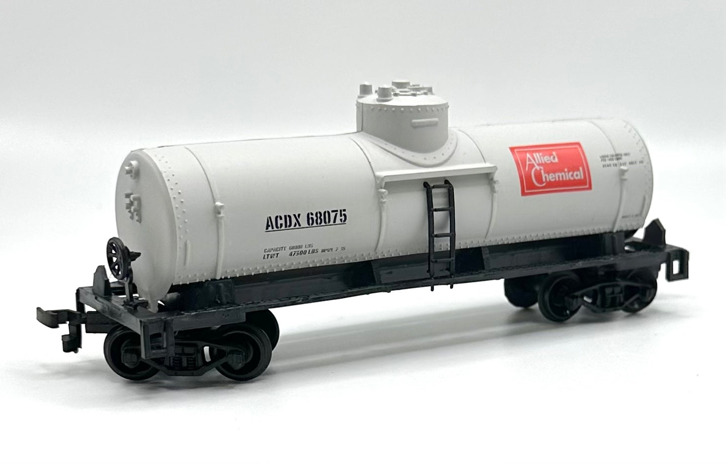 LifeLike HO Scale 21905 Allied Chemical Tank Car Single Dome.