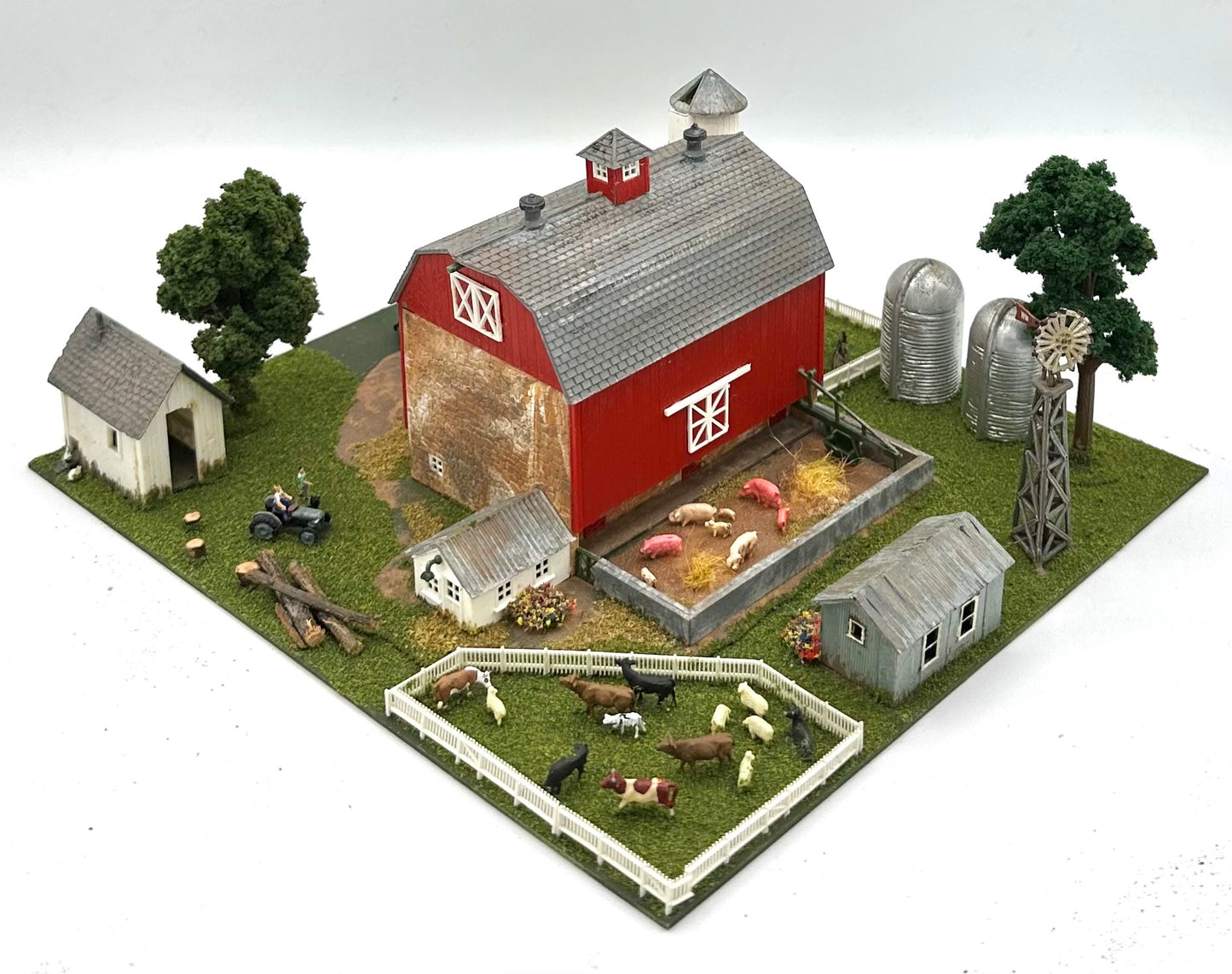 Model Power N Scale 1517 Custom Barn, Chicken Coop, Silos's, Farm Yard Diorama