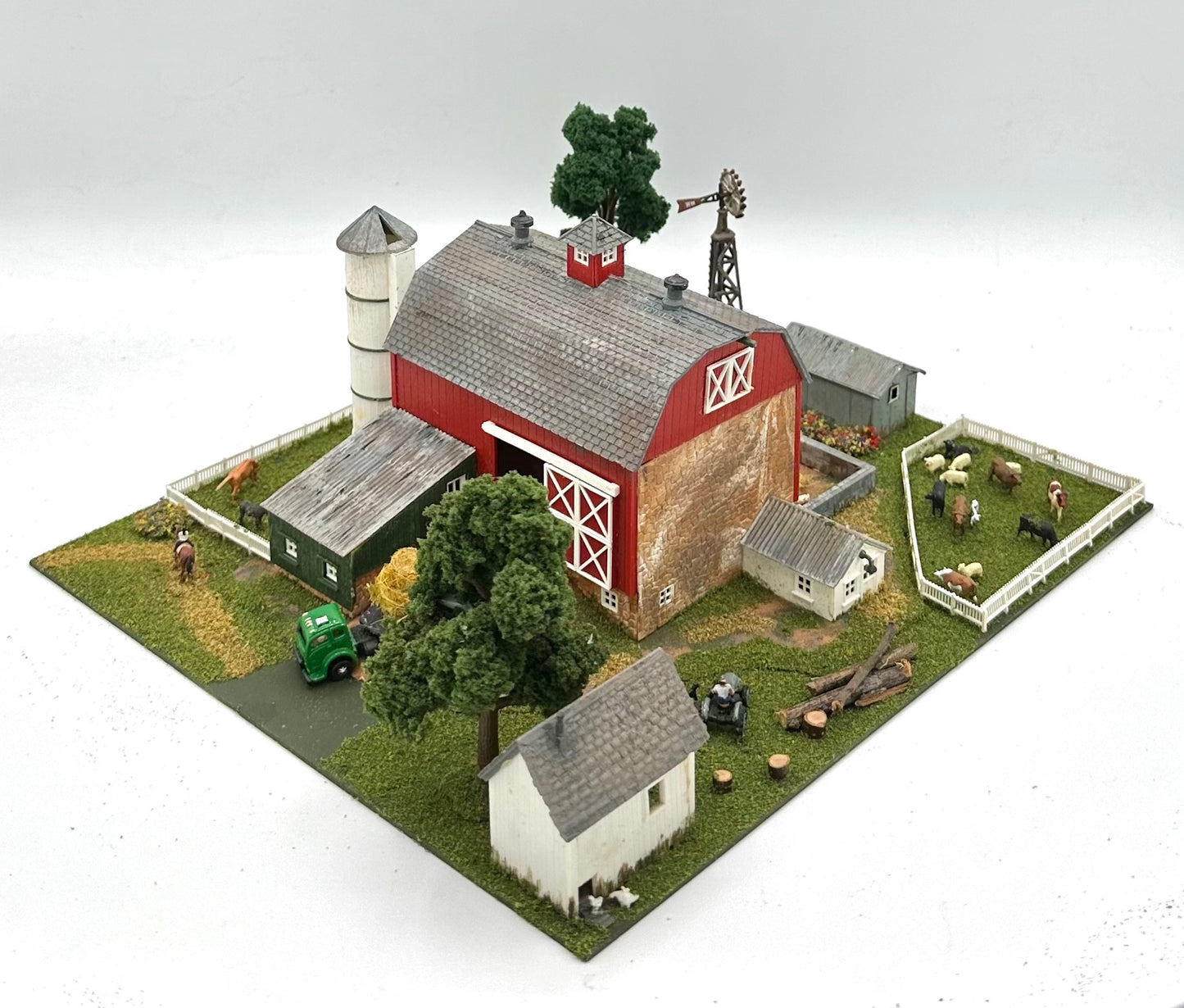 Model Power N Scale 1517 Custom Barn, Chicken Coop, Silos's, Farm Yard Diorama