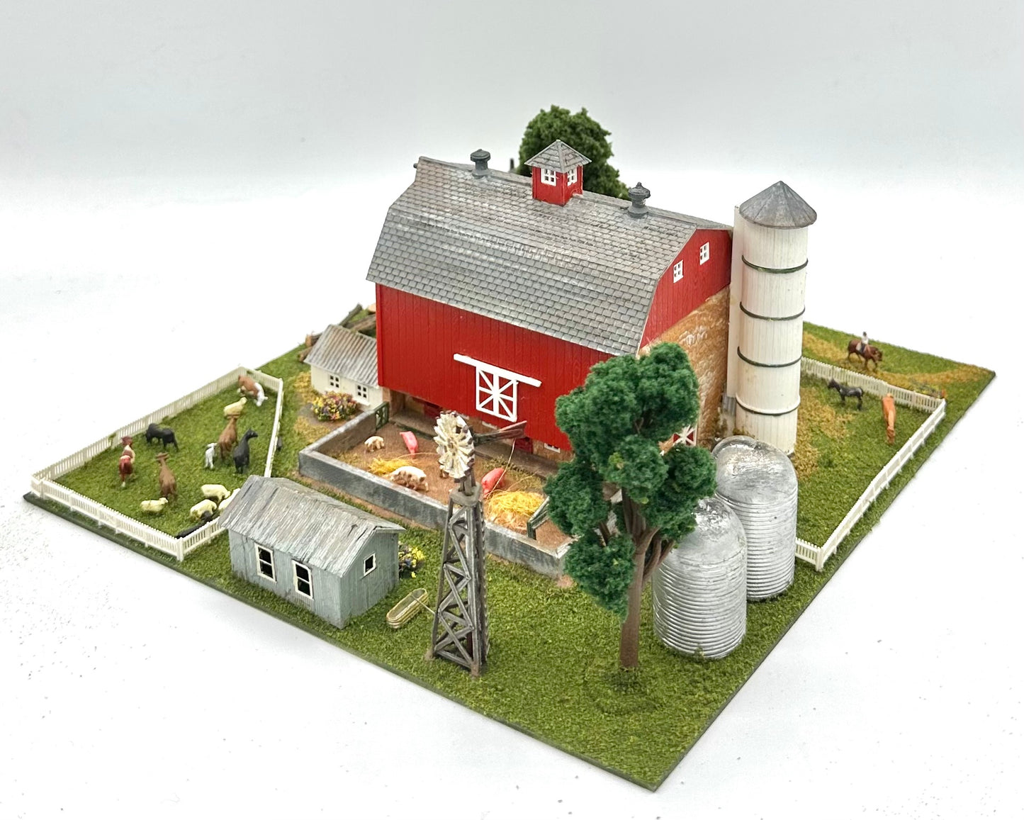 Model Power N Scale 1517 Custom Barn, Chicken Coop, Silos's, Farm Yard Diorama