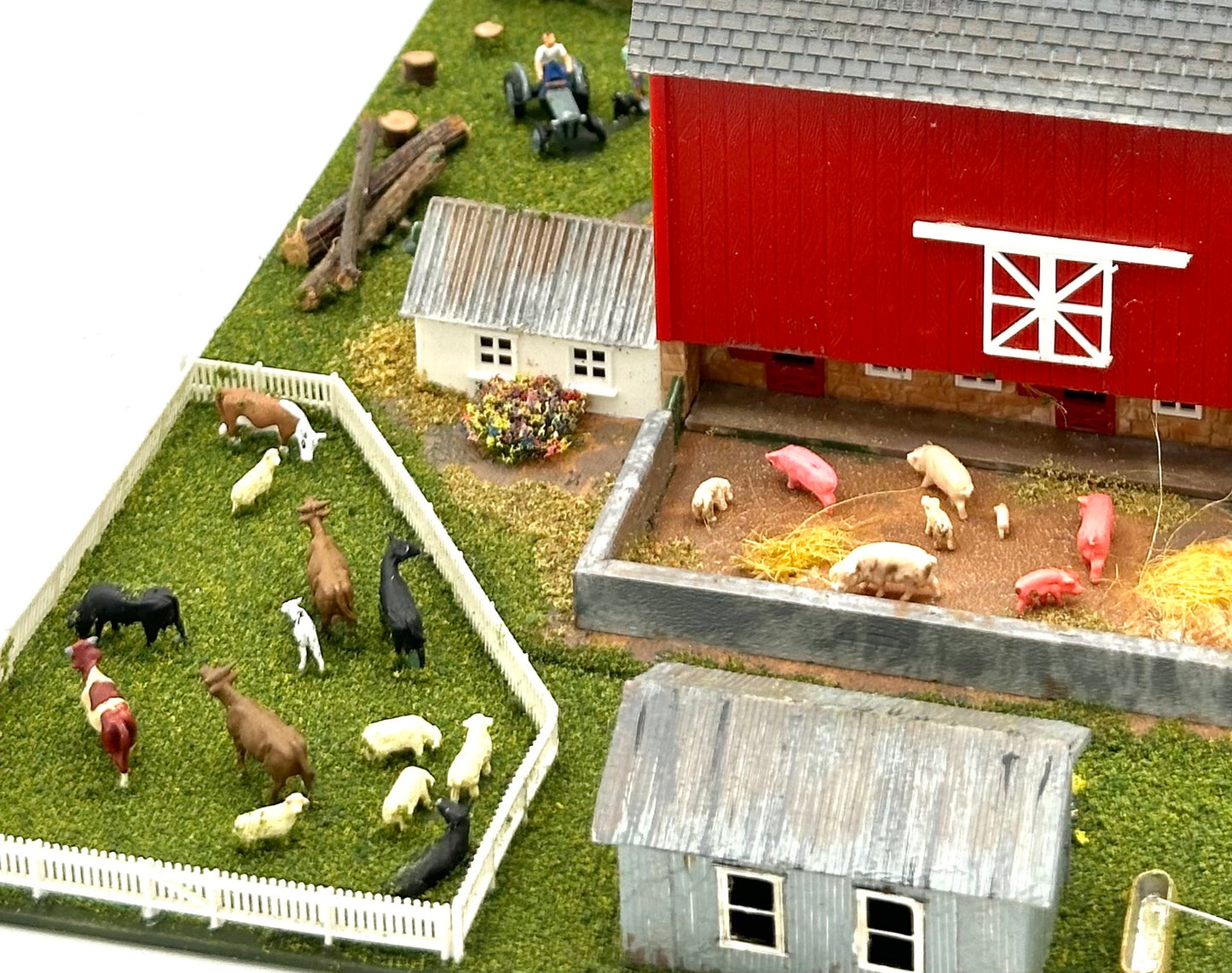 Model Power N Scale 1517 Custom Barn, Chicken Coop, Silos's, Farm Yard Diorama