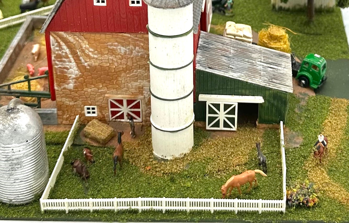 Model Power N Scale 1517 Custom Barn, Chicken Coop, Silos's, Farm Yard Diorama