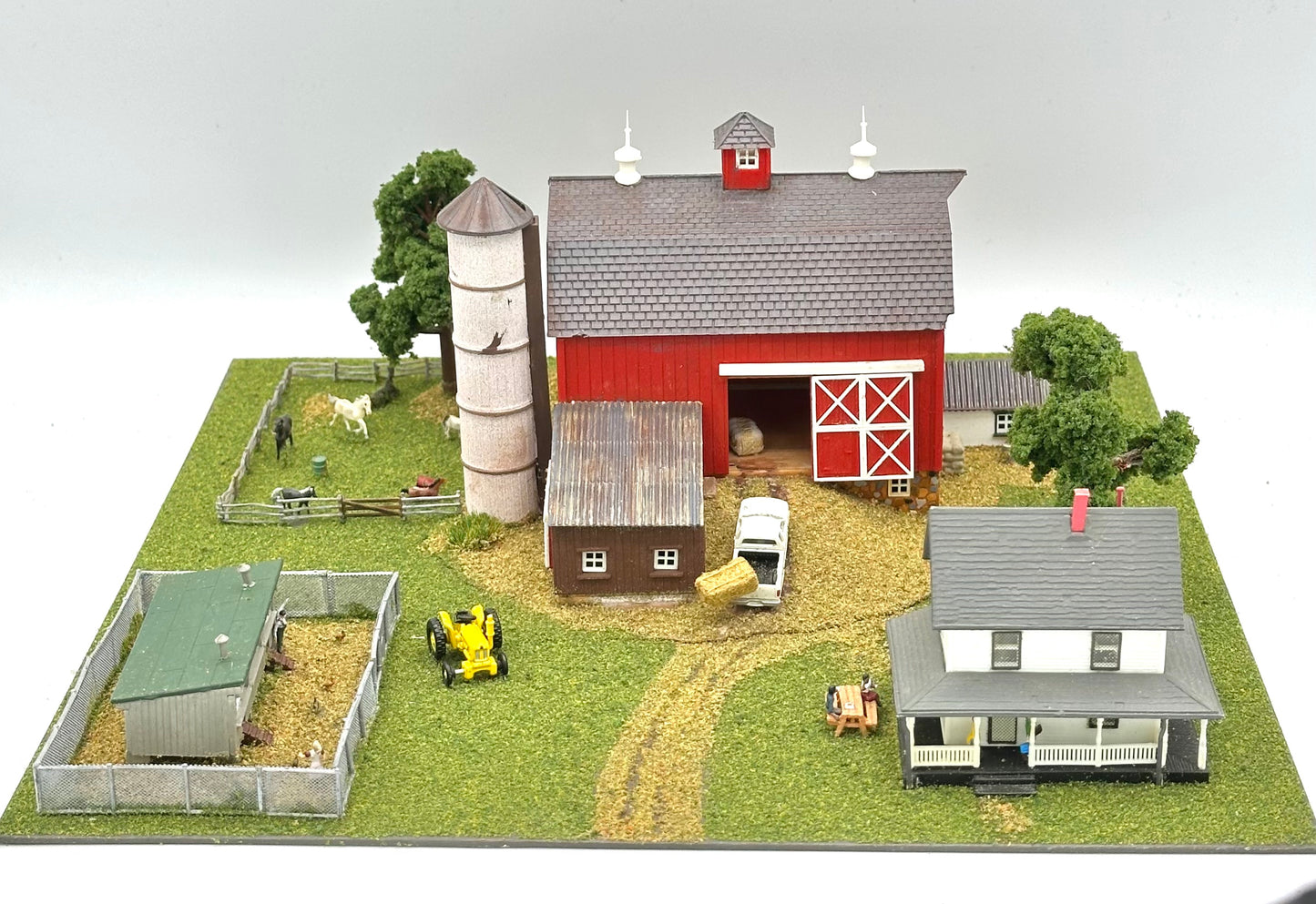 Model Power N Scale 1517 Custom Barn, Farm House, Chicken Coop, Silo, Farm Yard Diorama