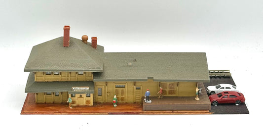 AHM N Scale "Marysville " Country Train Station, Fully Assembled. Lighted Diorama