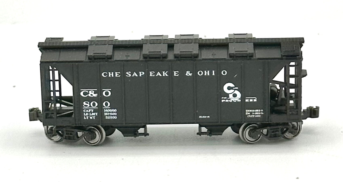 Kato N Scale Chesapeake & Ohio 2 Bay Covered Hopper Freight Car