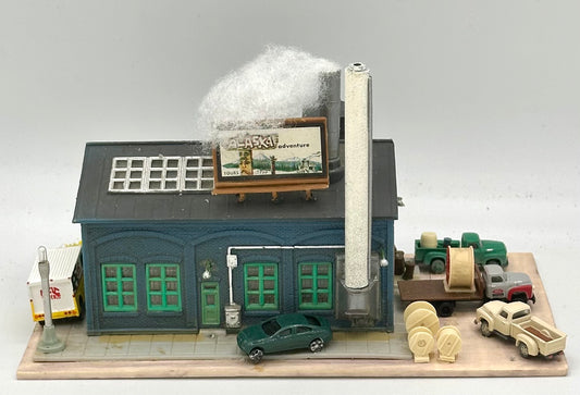 Revell N Scale Single Story Warehouse Diorama