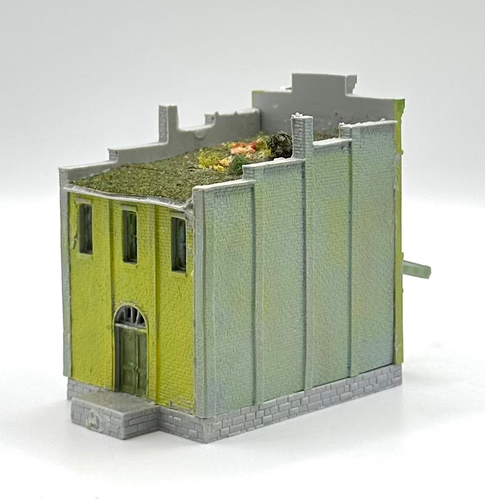 N Scale 2-Story Bar/Hotel Custom Weathered Paint , Awning , Roof garden.