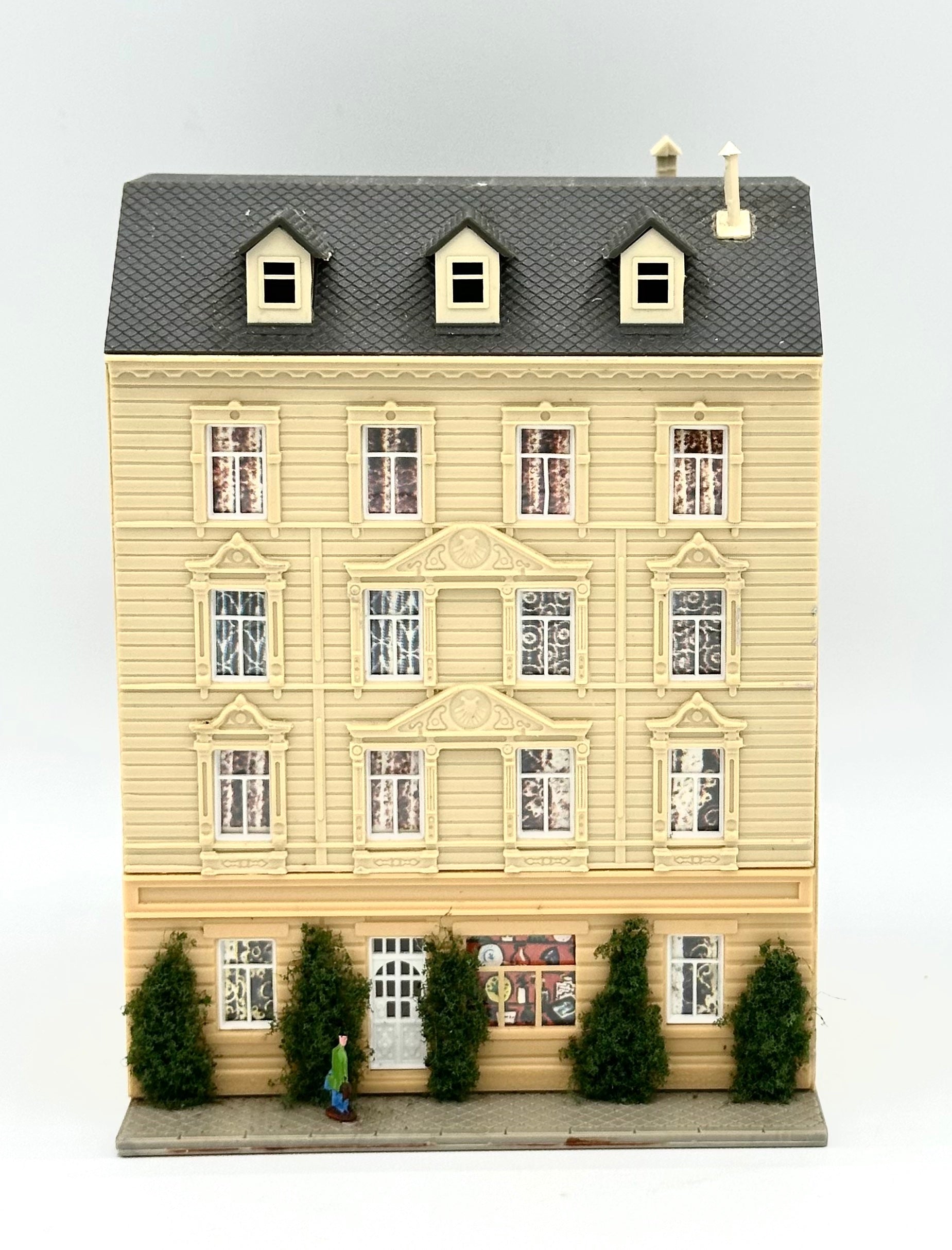 Pola N Scale Custom Painted 5-Story Apartment Building with Balconies ...