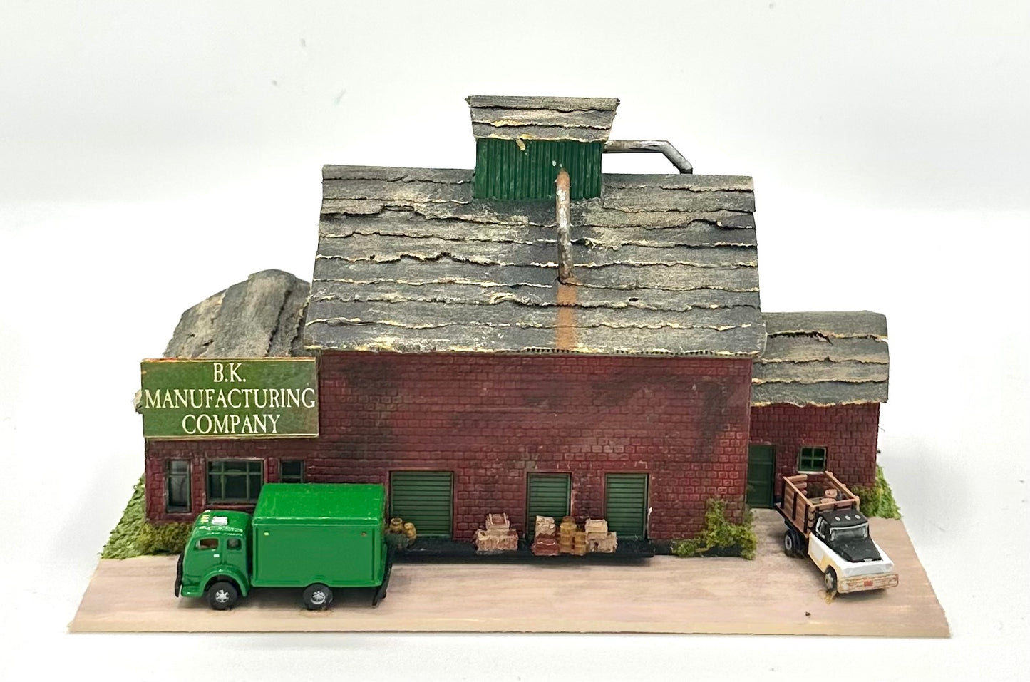 N Scale 3-Story Industrial Custom Weathered Building BK Manufacturing Diorama