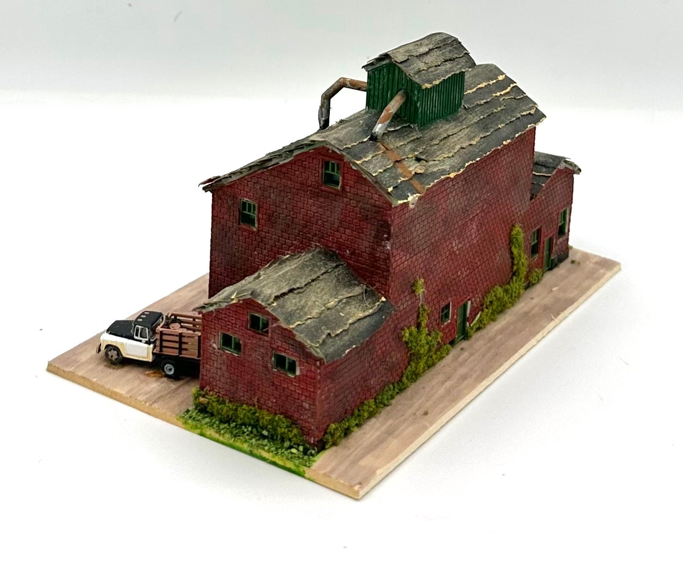 N Scale 3-Story Industrial Custom Weathered Building BK Manufacturing Diorama