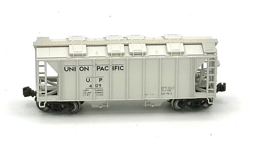 Kato N Scale Union Pacific 2 Bay Covered Hopper Freight Car