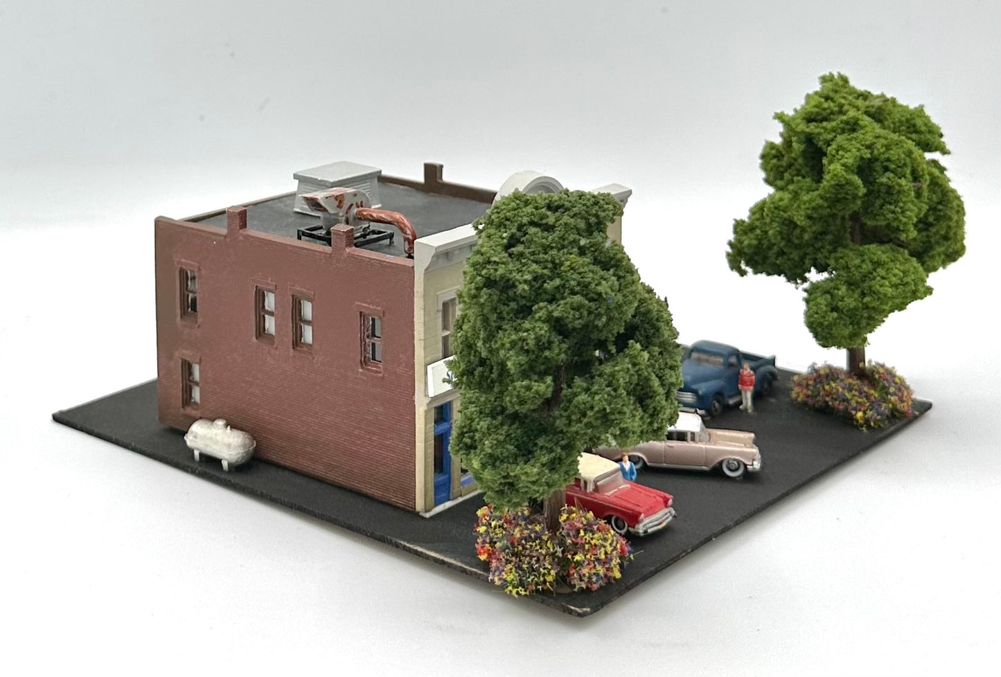 Woodland Scenics DPM, N Scale Custom Painted 2 Story Chevrolet Car Showroom Diorama.