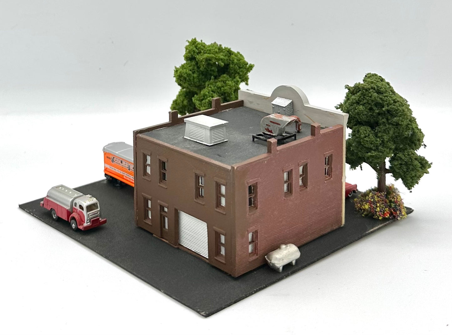 Woodland Scenics DPM, N Scale Custom Painted 2 Story Chevrolet Car Showroom Diorama.