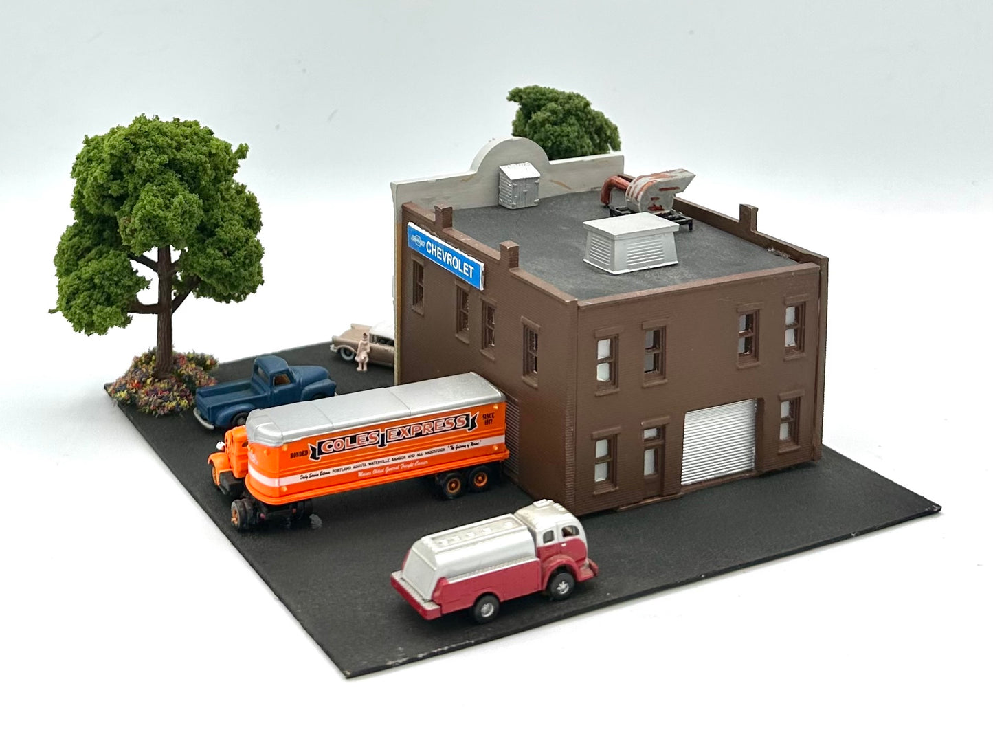 Woodland Scenics DPM, N Scale Custom Painted 2 Story Chevrolet Car Showroom Diorama.