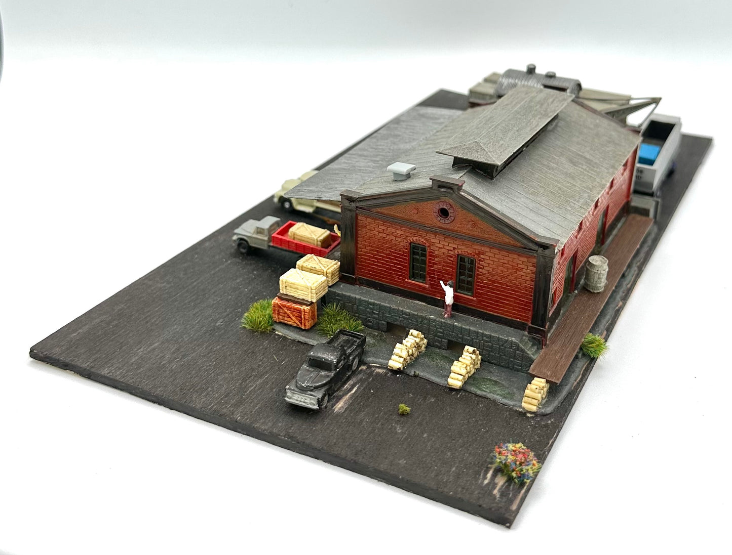 Model Power N Scale, Single Story Warehouse Depot Custom Painted, Weathered Diorama