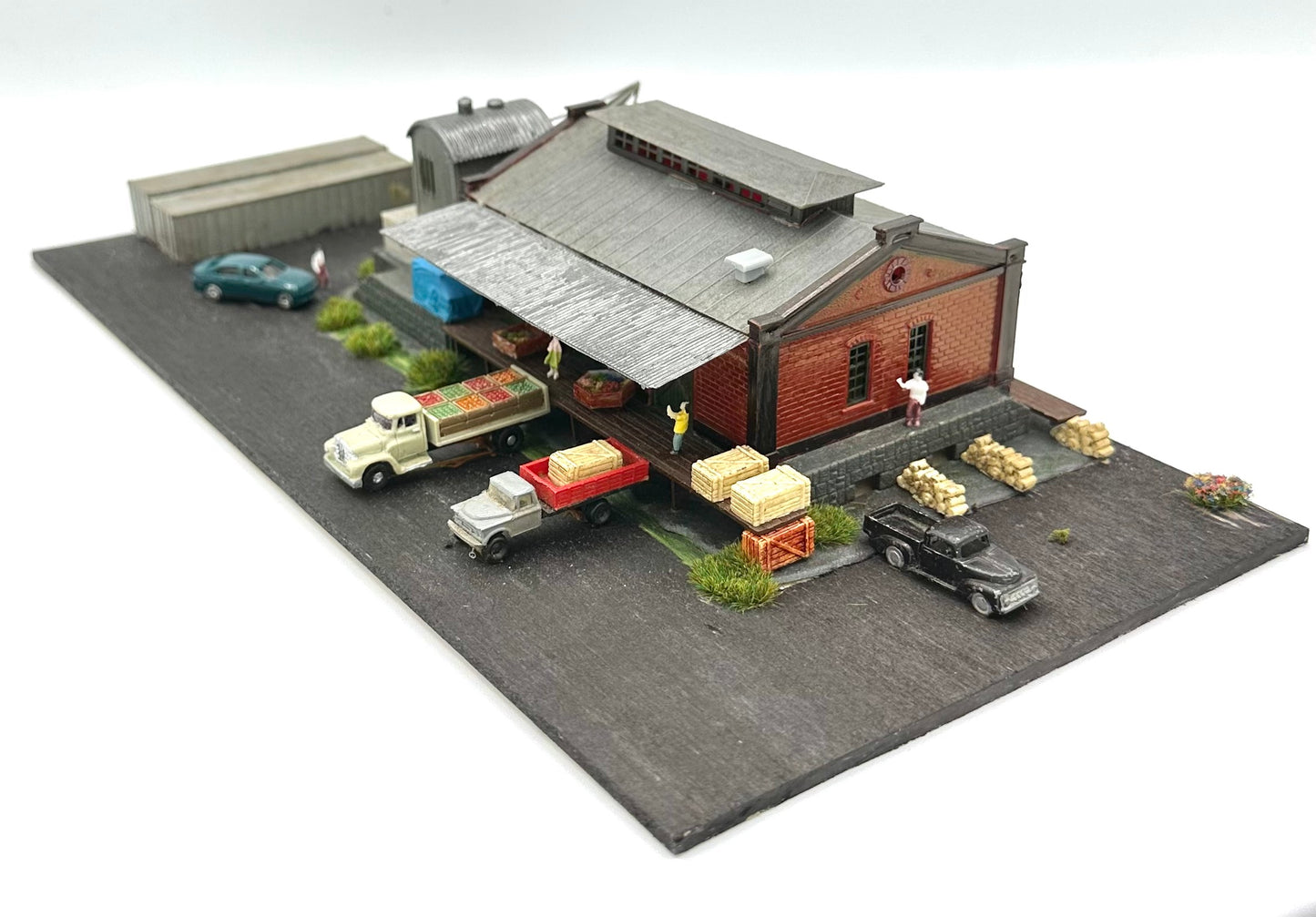 Model Power N Scale, Single Story Warehouse Depot Custom Painted, Weathered Diorama