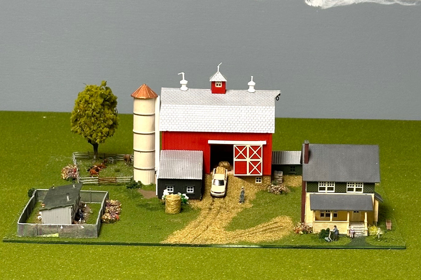 Model Power N Scale 1517 Custom Barn, Lighted Farm House, Chicken Coop, Fenced Fields, Farm Yard, Animals, Vehicles