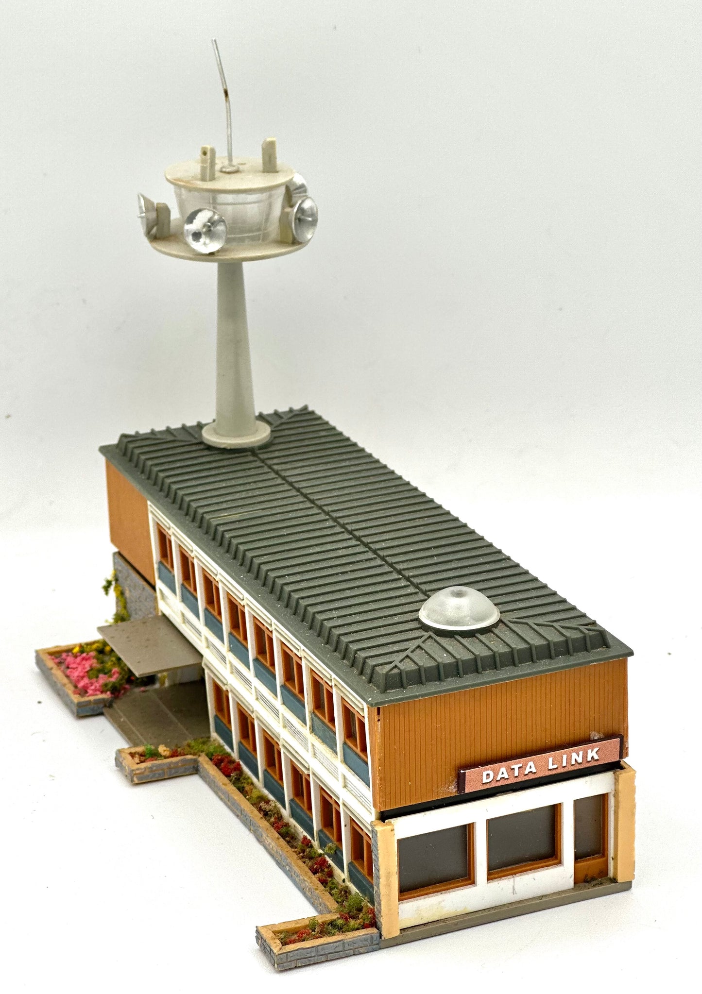 Kibri N Scale 2-Story Modern "Data Link" Building,