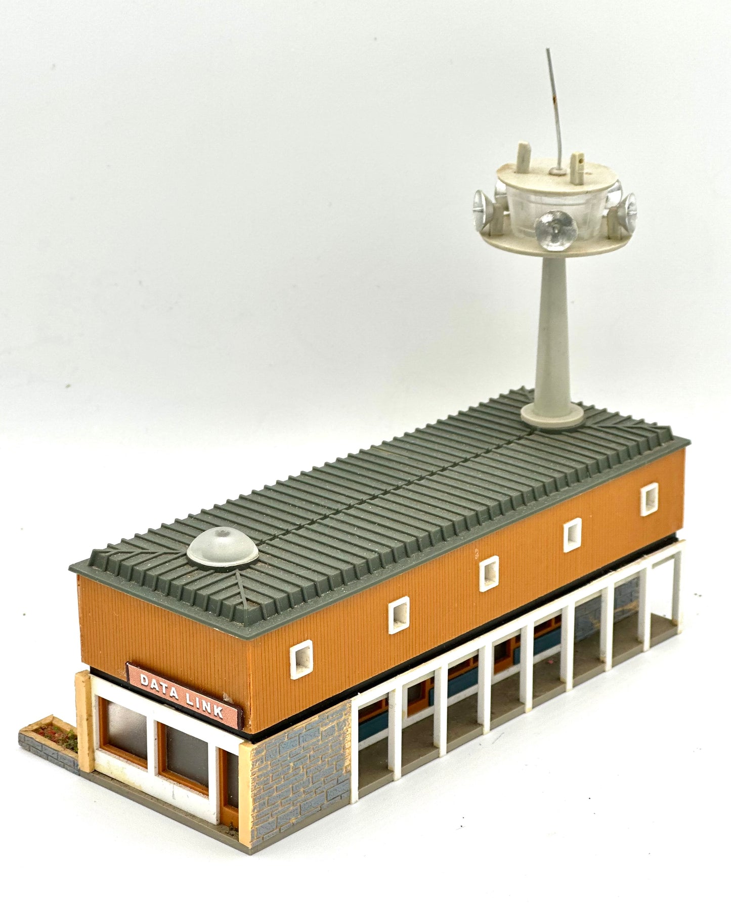 Kibri N Scale 2-Story Modern "Data Link" Building,