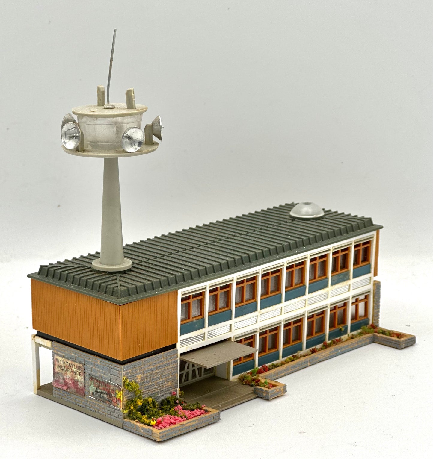 Kibri N Scale 2-Story Modern "Data Link" Building,