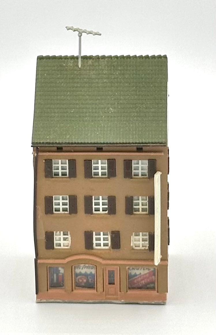 Kibri Z Scale 4-Story Custom PaintedApartments/Restaurant ,Fully assembled Lighted