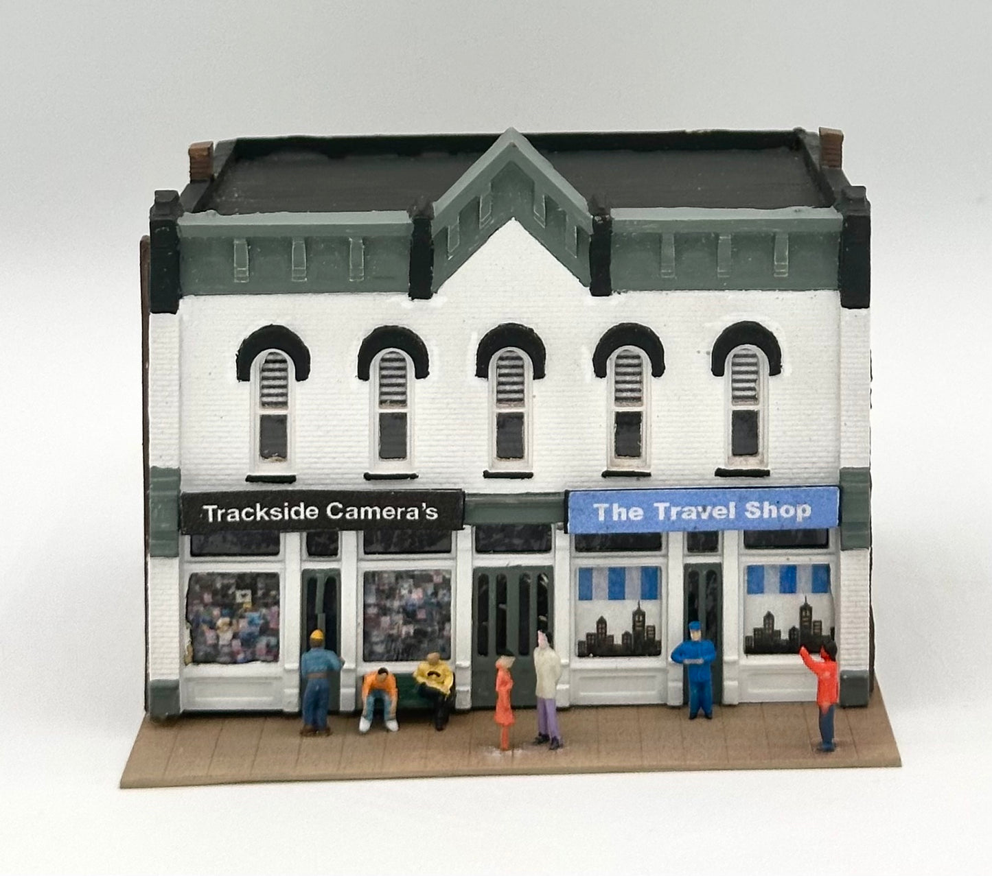 DPM N Scale Custom PaintedHigh St. Block Trackside Camera's The Travel Shop Lighted