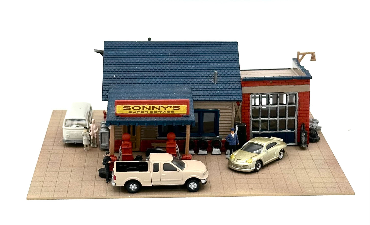 Woodland Scenics N Scale "Sonny's Super Service" Custom Painted  Lighted New Diorama.