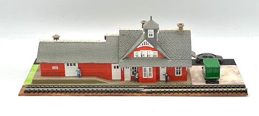 Model Power 1501 N Scale Custom 3-Story Red Erie R.R, Station Diorama