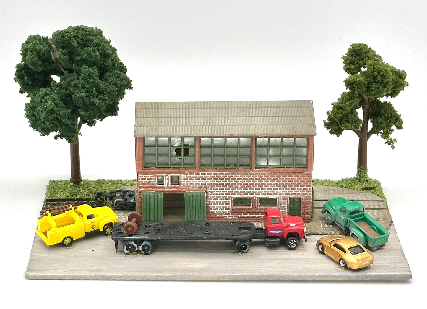 N Scale Custom Built/Painted/Weathered Engine Maintenance Shed New Diorama