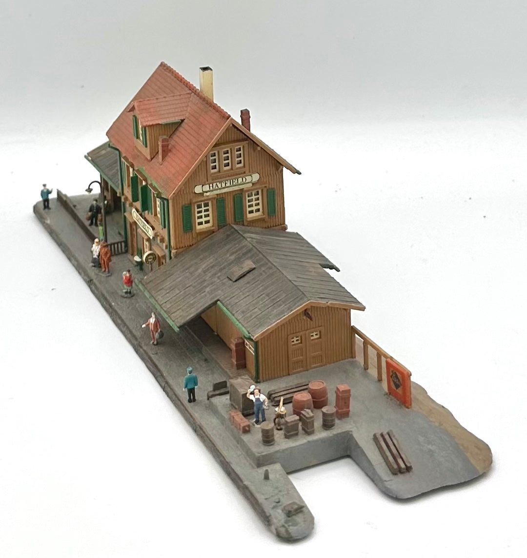 Kibri E 257 N Scale 3-Story Country Train "HatField" Station Building