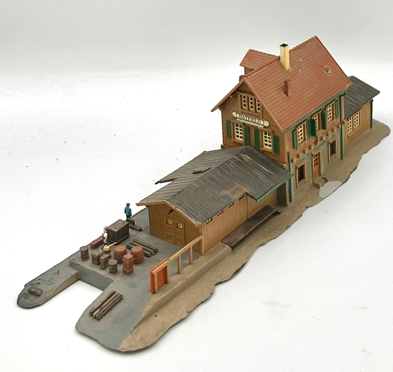 Kibri E 257 N Scale 3-Story Country Train "HatField" Station Building