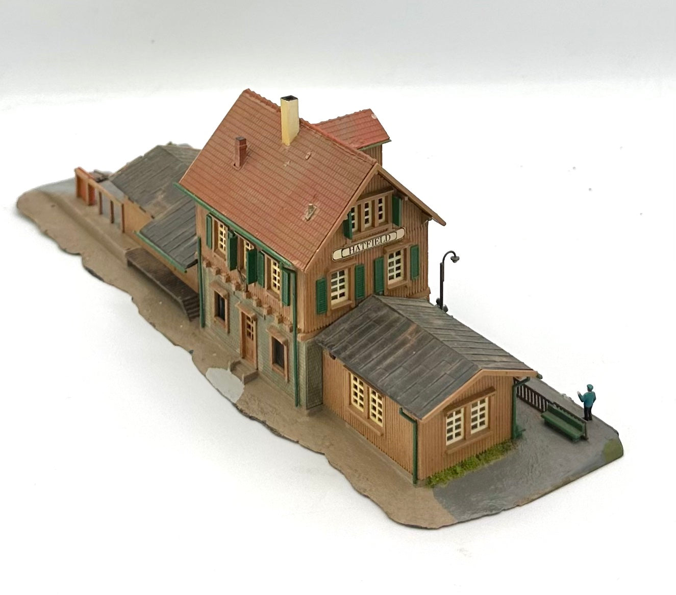 Kibri E 257 N Scale 3-Story Country Train "HatField" Station Building