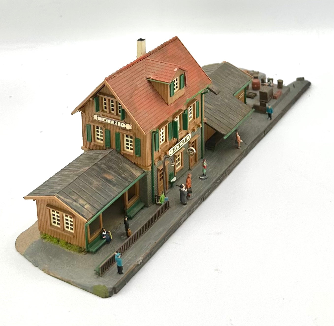 Kibri E 257 N Scale 3-Story Country Train "HatField" Station Building