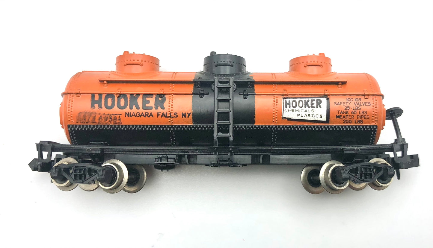 MRC N Scale Hooker Niagara Falls Cylindrical Chem tank GATX 69584