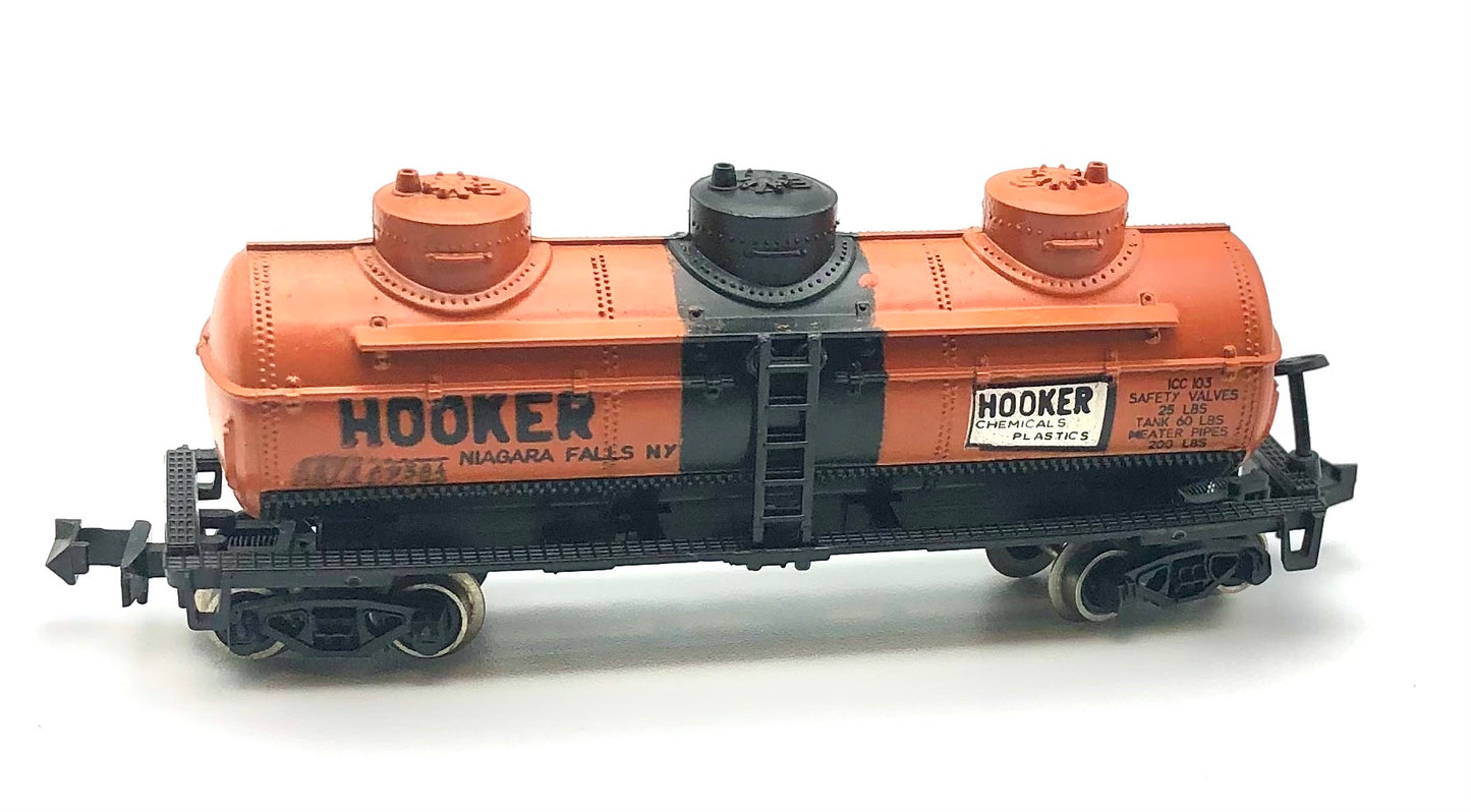 MRC N Scale Hooker Niagara Falls Cylindrical Chem tank GATX 69584