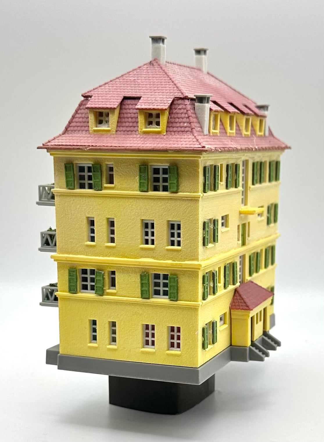 Kibri  N Scale 37165  Apartment House with Balcony Building Kit