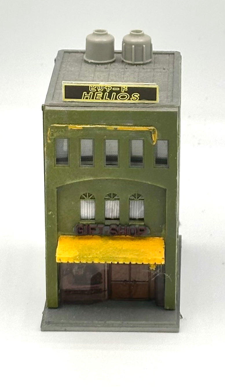 TomyTec N Scale 3-Story  GiftShops/Apartments