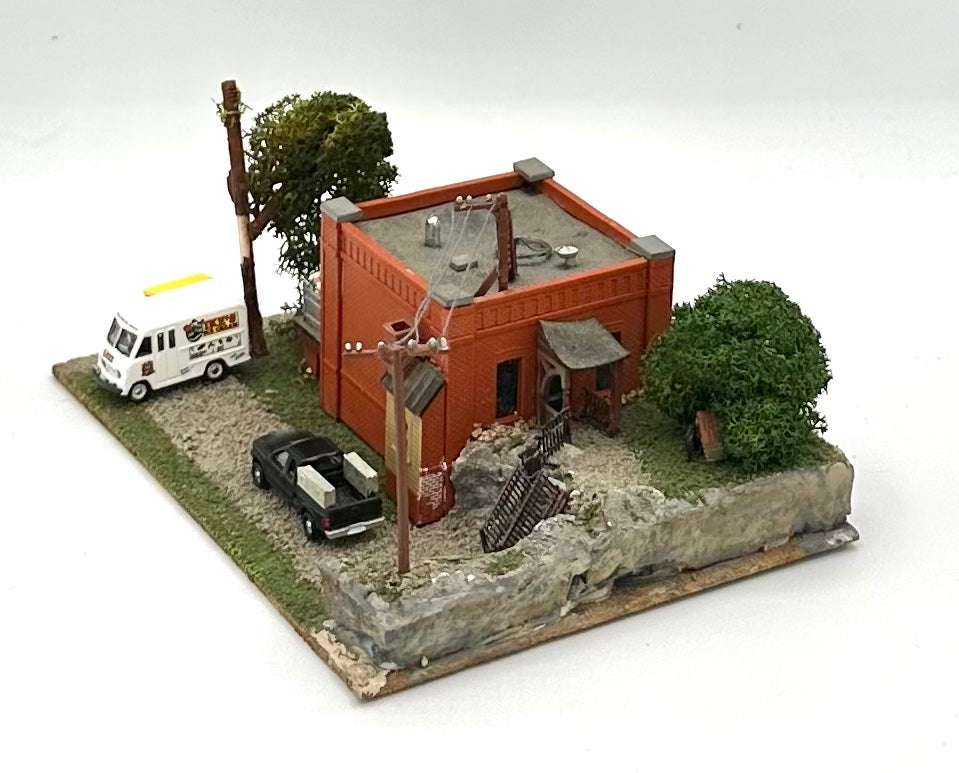 N Scale Custom Built & Painted 2-Story Commercial Building Diorama