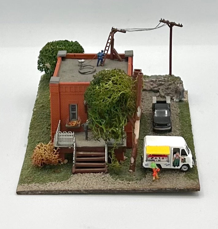 N Scale Custom Built & Painted 2-Story Commercial Building Diorama