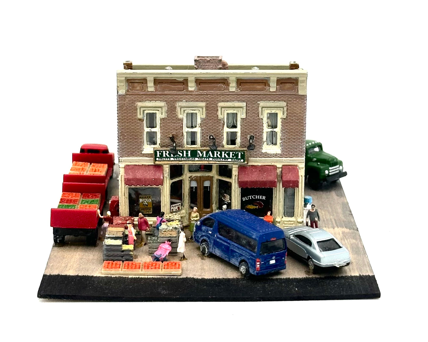DPM N Scale Custom Painted/Weathered 2 Story Building"Fresh Market" Lighted