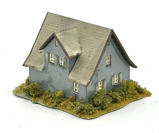 Kibri Z Scale  2-Story Town House Custom Painted/Weathered Fully Assembled Lighted