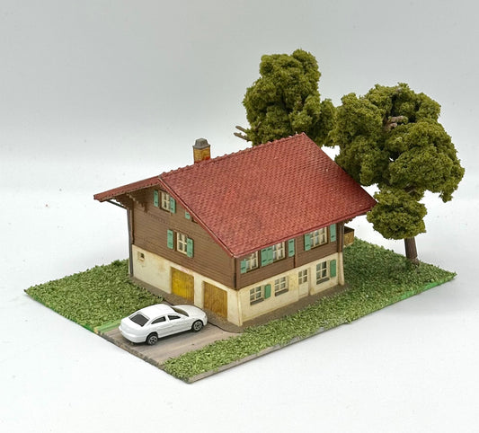 N Scale Modern Weathered 3-Story Chalet Style Family Home Fully assembled Lighted