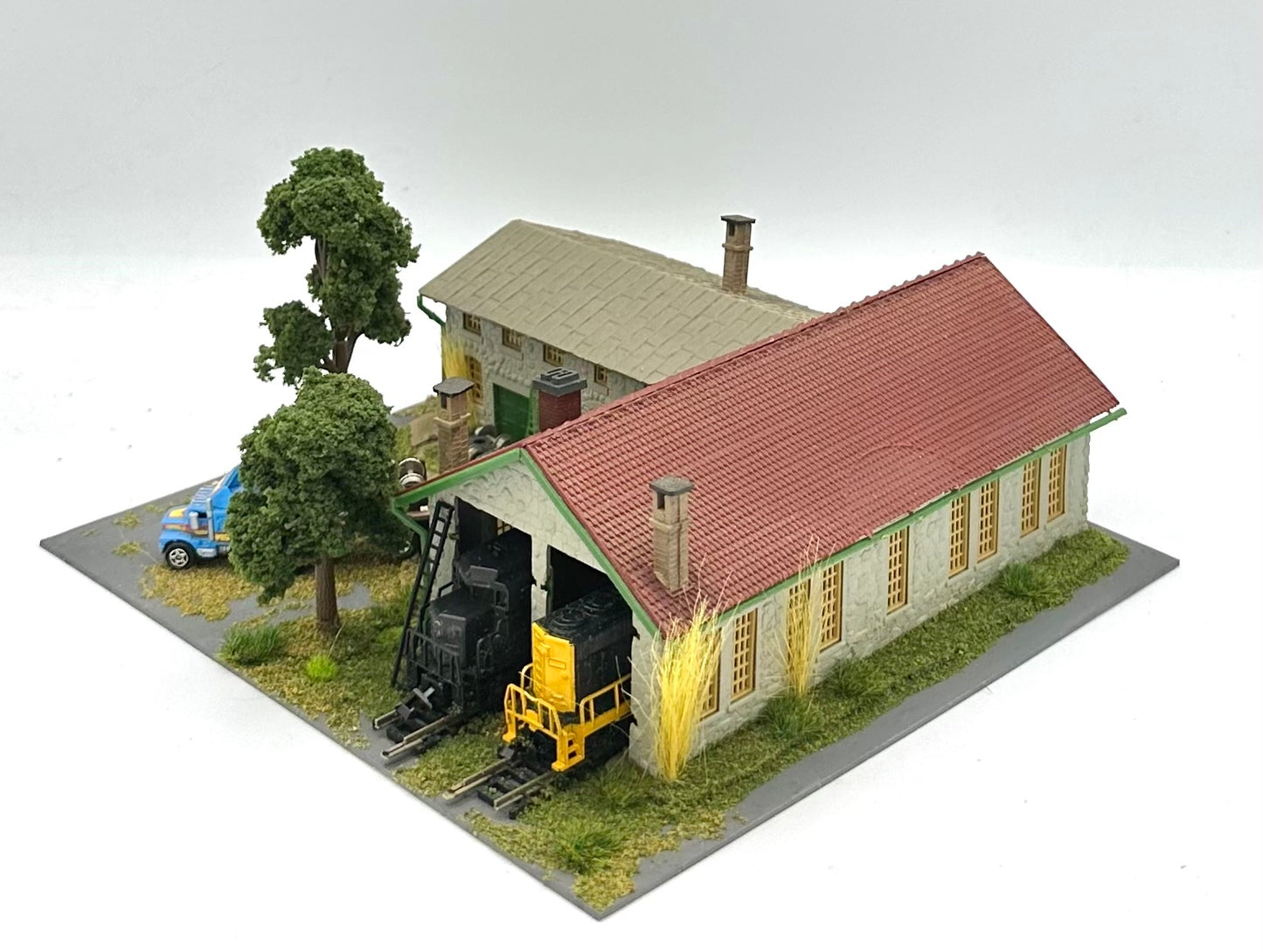 Model Power N Scale Custom Trackside Maintenance Shed  & Yard + 2 Dummy Locomotives Diorama