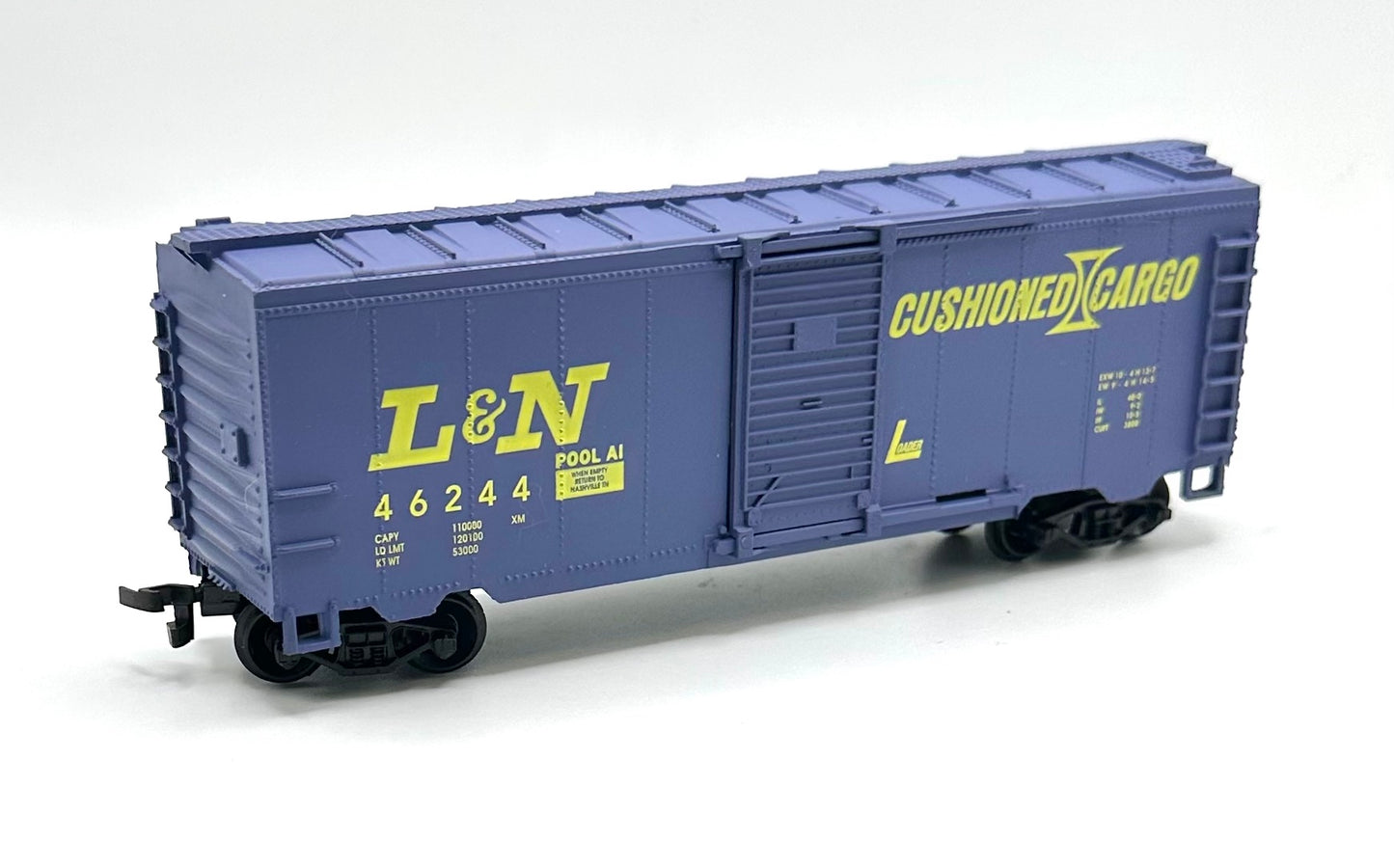 LifeLike HO Scale 21913 Louisville & Nashville 40'  Rivet sided Boxcar.